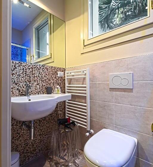 اتاق لوکس با تخت بزرگ, 28 Alla Rotonda