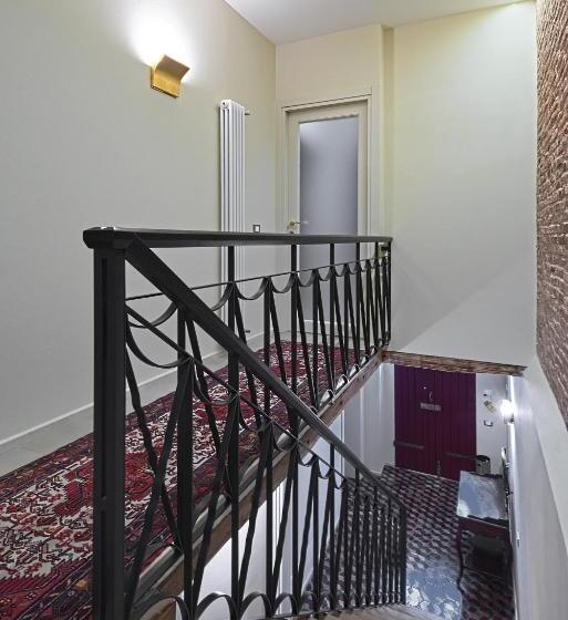 اتاق لوکس با تخت بزرگ, 28 Alla Rotonda