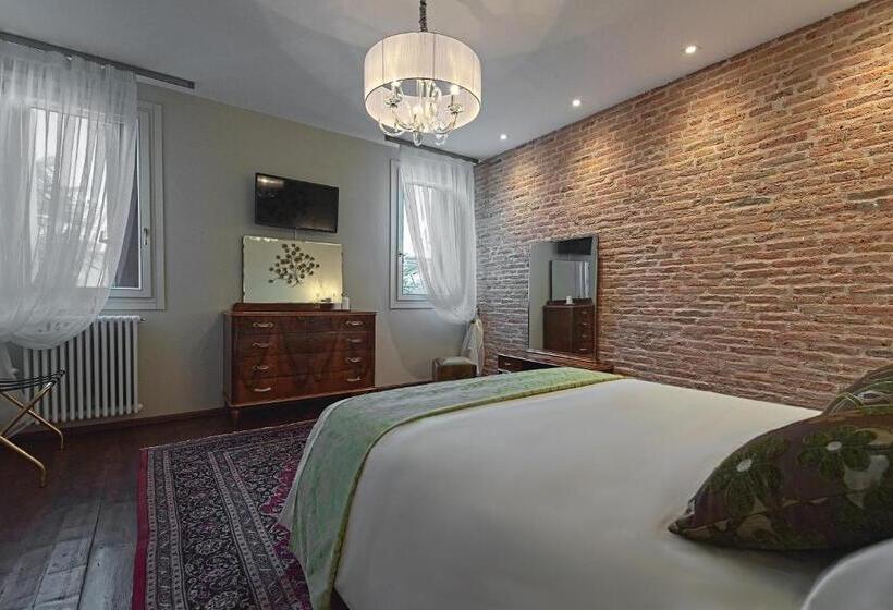 اتاق لوکس با تخت بزرگ, 28 Alla Rotonda