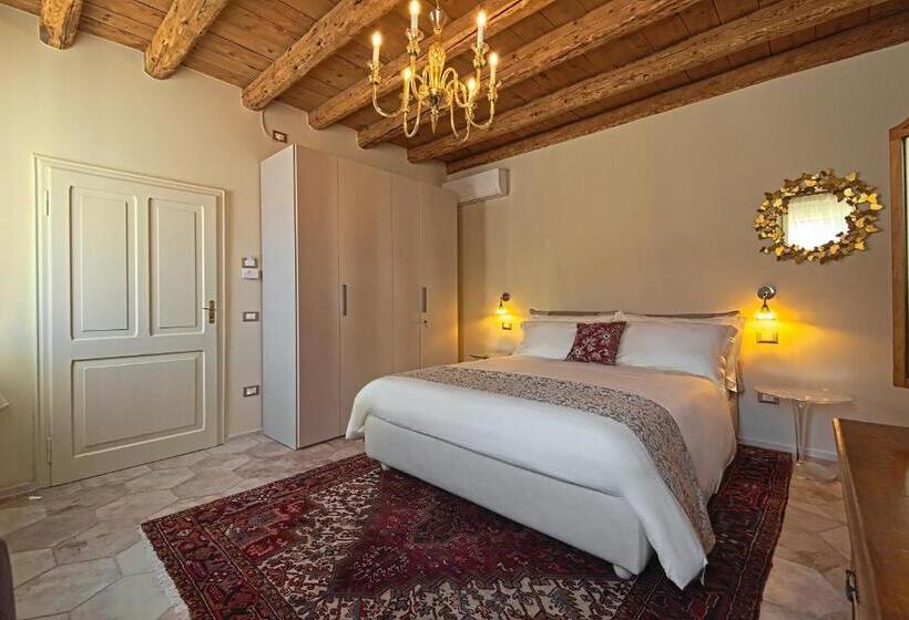 اتاق سوپریور, 28 Alla Rotonda