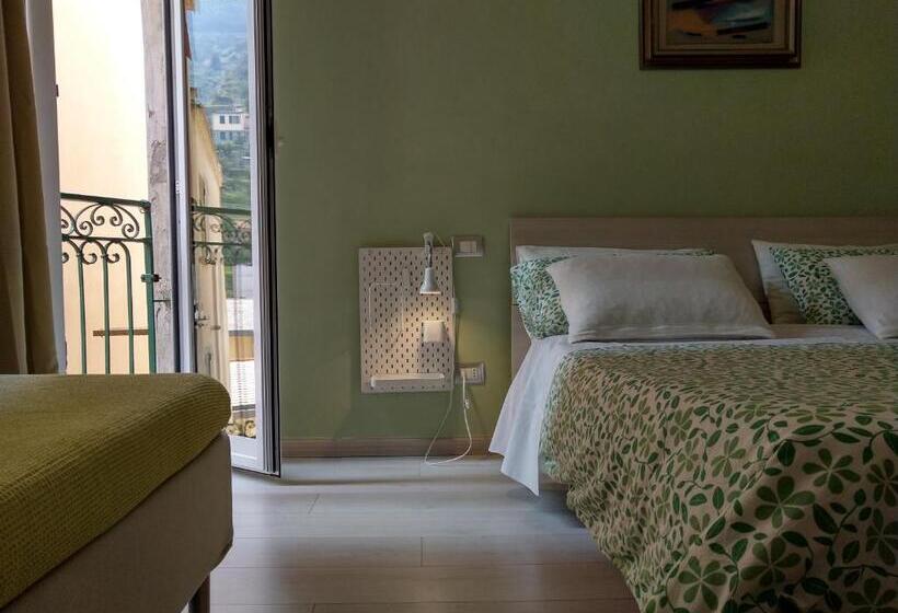 חדר דלוקס, Awroom