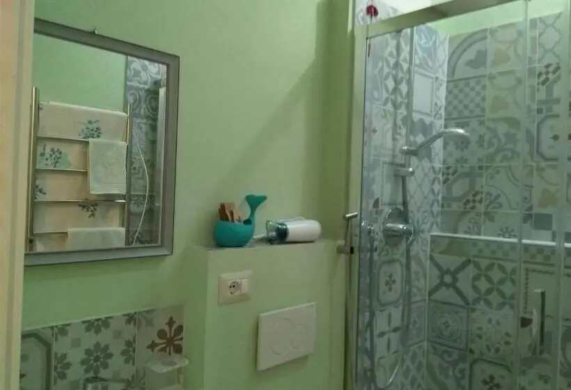 اتاق سوپریور, Awroom