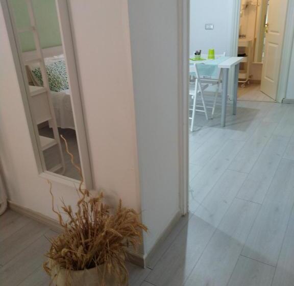 غرفة ديلوكس, Awroom