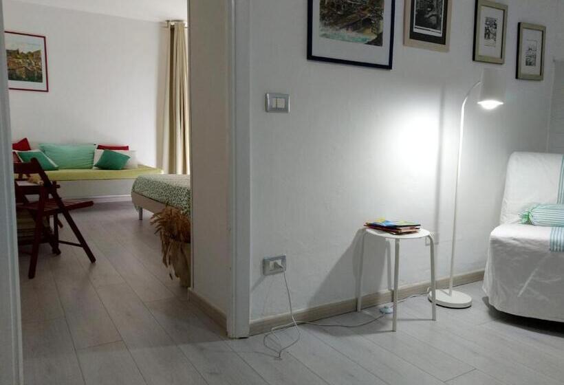 غرفة ديلوكس, Awroom