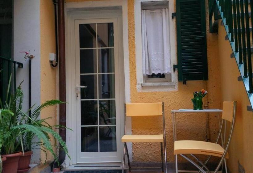 חדר דלוקס, Awroom