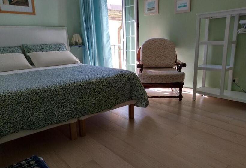 חדר סופריור, Awroom