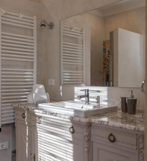 חדר סטנדרט עם מרפסת, La Fabrique à Poupées   Chambres De Charme Au Coeur De Menton