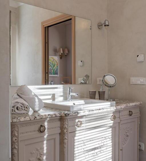 חדר סטנדרט עם מרפסת, La Fabrique à Poupées   Chambres De Charme Au Coeur De Menton