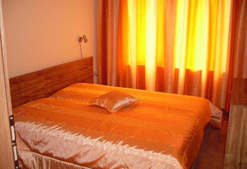 اتاق استاندارد با چشم‌انداز استخر, Condo Hotel Valentina