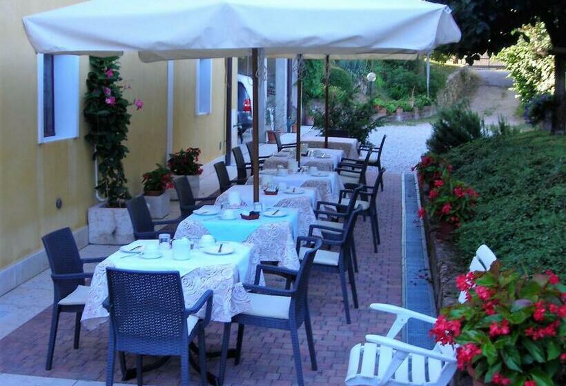 اتاق استاندارد با بالکن, Al Vajo