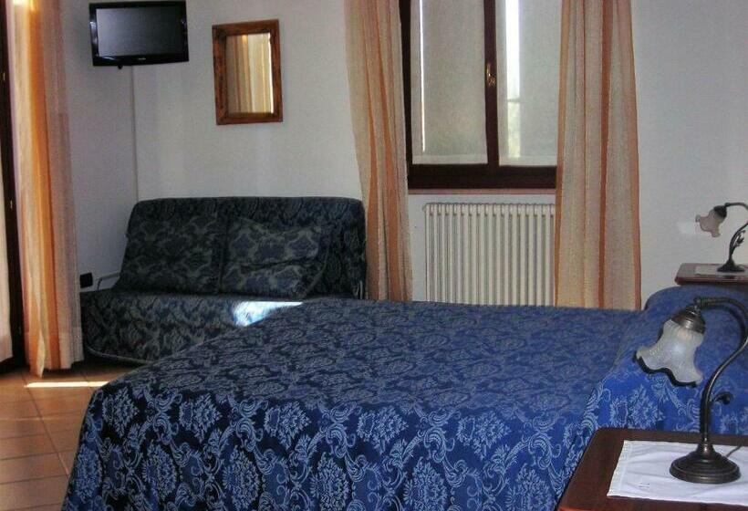 اتاق استاندارد با بالکن, Al Vajo