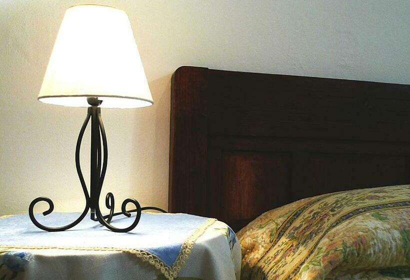 اتاق استاندارد با بالکن, Al Vajo