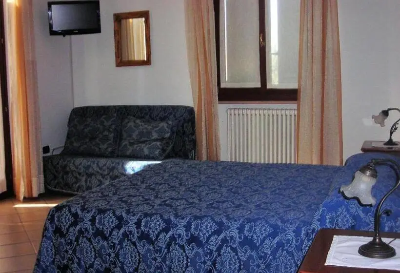 Pokój Trzyosobowy Standard z Balkonem, Al Vajo