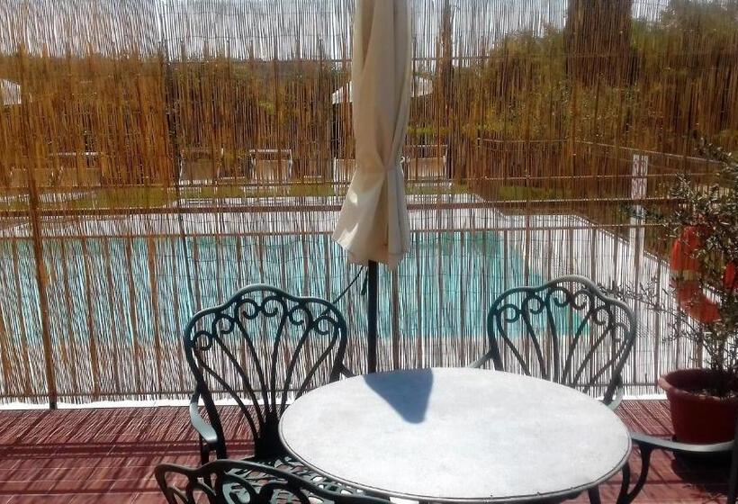 اتاق استاندارد با تراس, Al Vajo