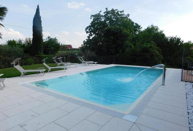 اتاق استاندارد سه تخته با بالکن, Al Vajo