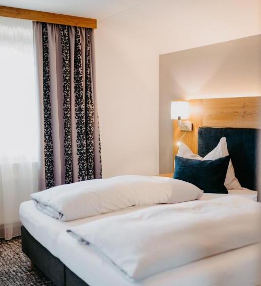 חדר סטנדרט לשלושה עם מרפסת, Gasthof Schützenhof