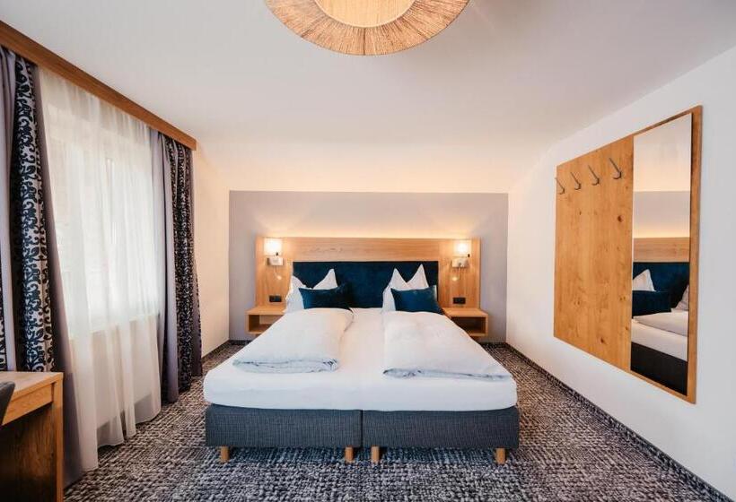 Quarto Estandar com Sacada, Gasthof Schützenhof