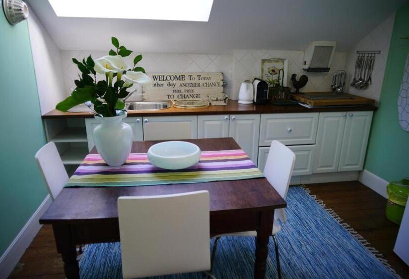 اتاق سه‌نفرۀ استاندارد با سرویس بهداشتی بیرون از اتاق, Adore Portugal Coimbra Guest House