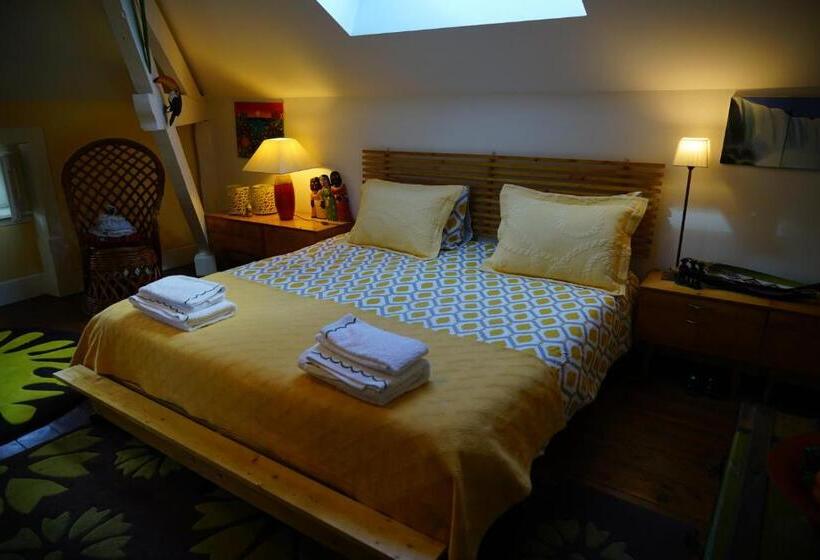 اتاق سهنفرۀ استاندارد با سرویس بهداشتی بیرون از اتاق, Adore Portugal Coimbra Guest House