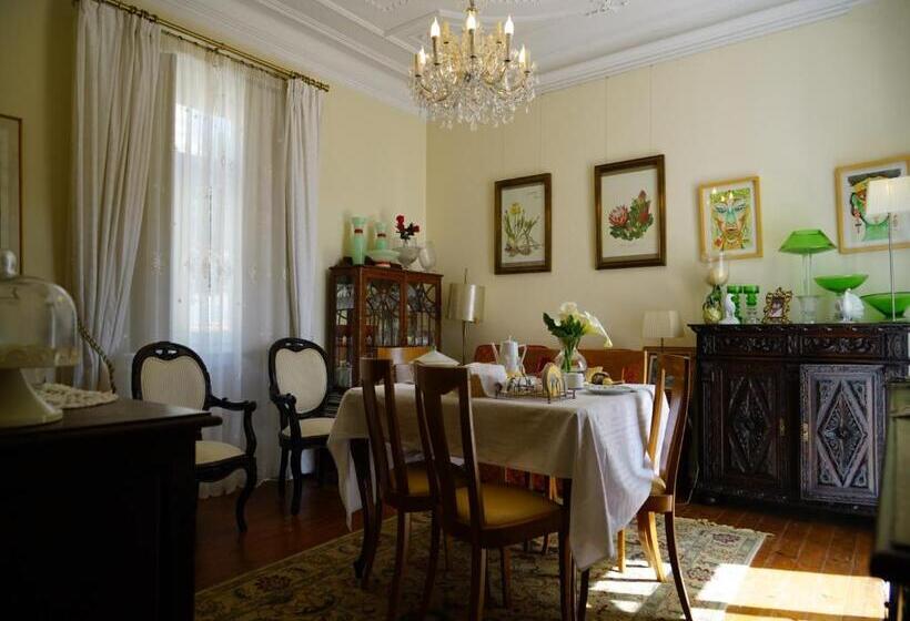 اتاق سه‌نفرۀ استاندارد با سرویس بهداشتی بیرون از اتاق, Adore Portugal Coimbra Guest House