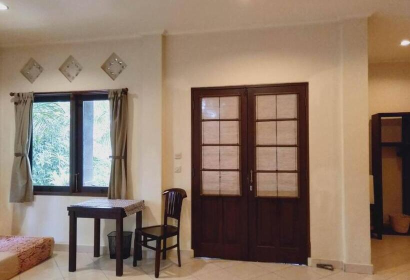 غرفة سوبيريور مطلّة علي الحديقة, Prasanti Bed & Breakfast