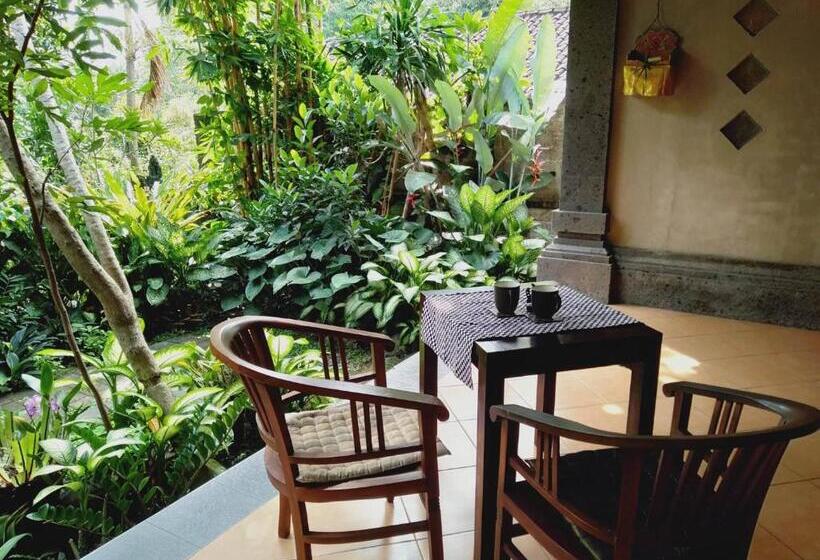 غرفة سوبيريور مطلّة علي الحديقة, Prasanti Bed & Breakfast