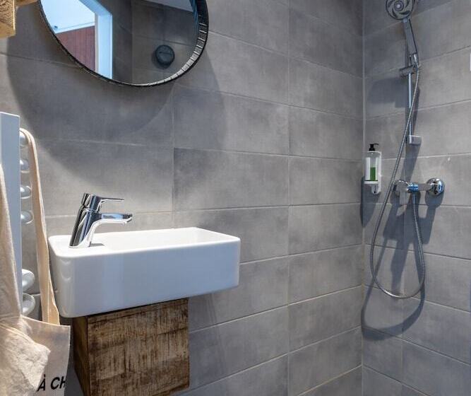 חדר מוזל עם נוף לים, Hôtel Almanarre Plage   Hôtel Eco Responsable Face à La Mer