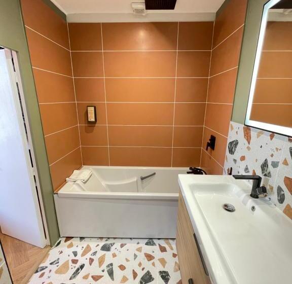 Quarto Familiar, Altera Roma