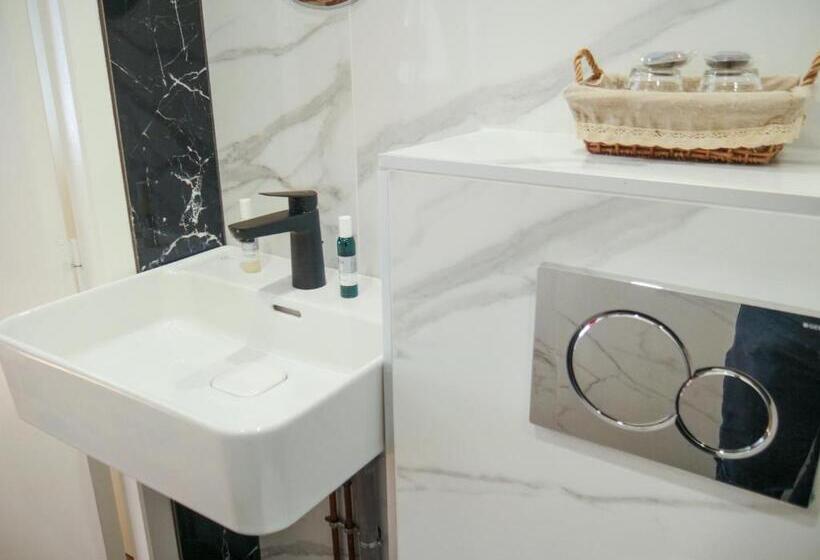 Quarto Familiar, Altera Roma