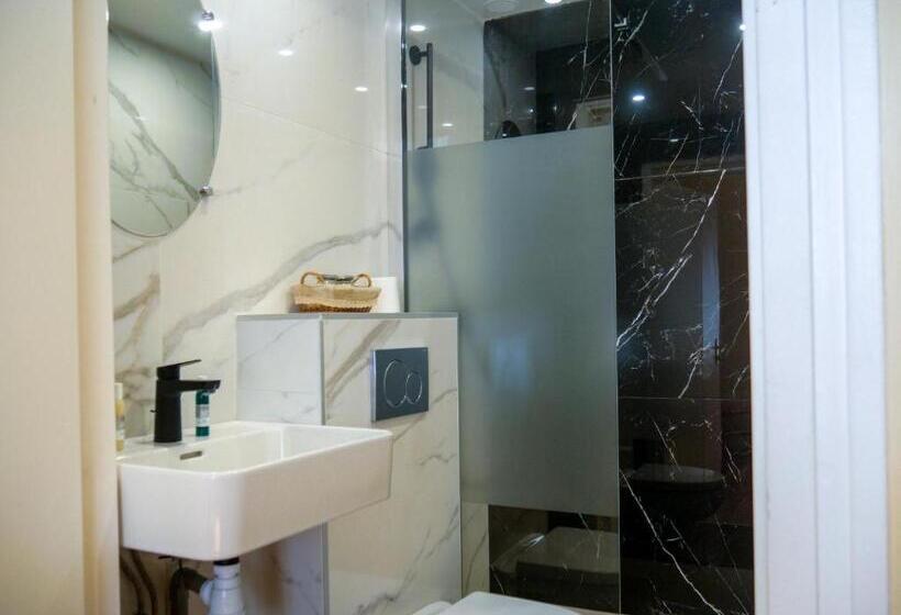 Quarto Familiar, Altera Roma