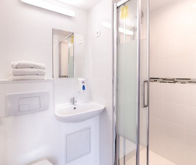 Номер Стандарт Трехместный, Brit Hotel Macon Nord Autoroute Du Soleil