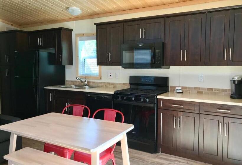 בקתת חדר, Fairmont Hot Springs Resort