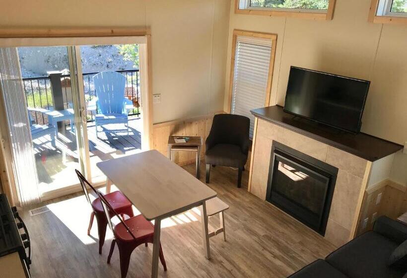 בקתת חדר, Fairmont Hot Springs Resort