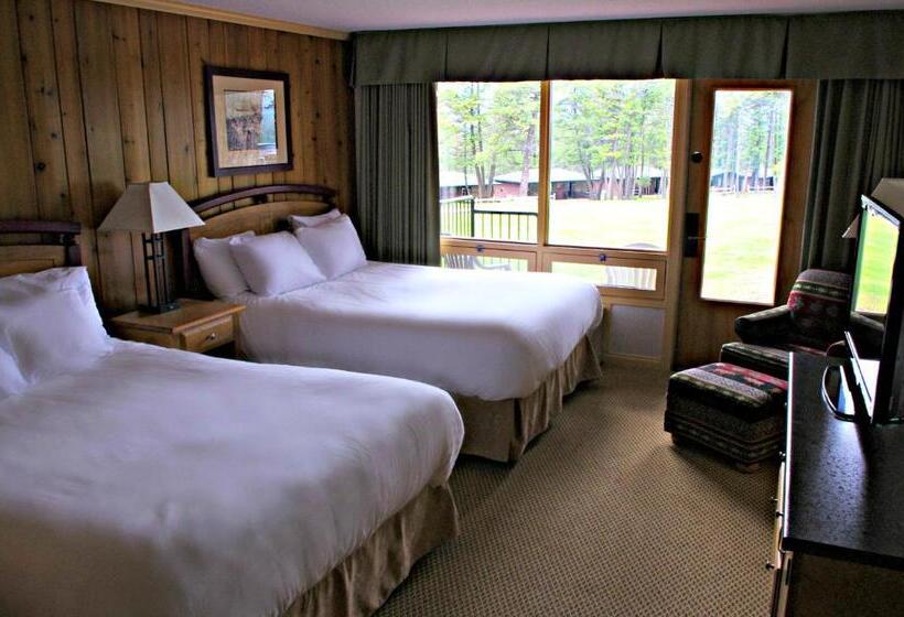 חדר סטנדרט נוף לבריכה, Fairmont Hot Springs Resort