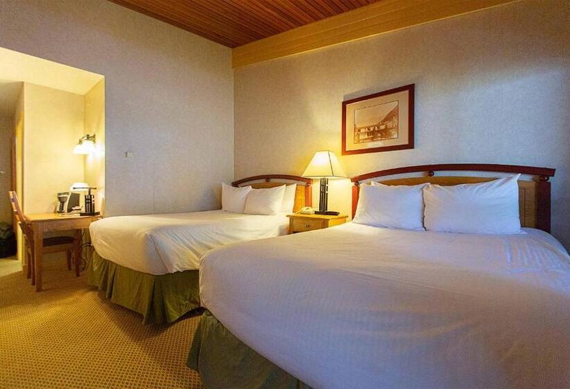 חדר סטנדרט נוף לבריכה, Fairmont Hot Springs Resort