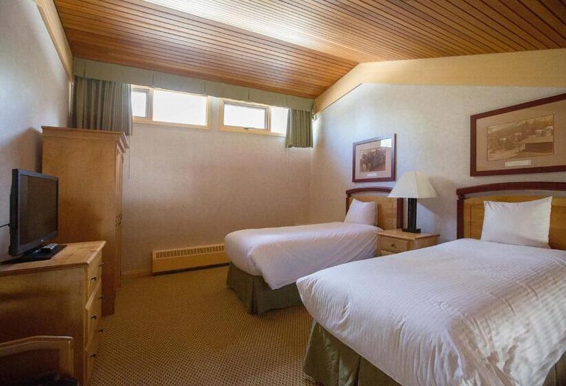 חדר משפתחתי סופריור, Fairmont Hot Springs Resort