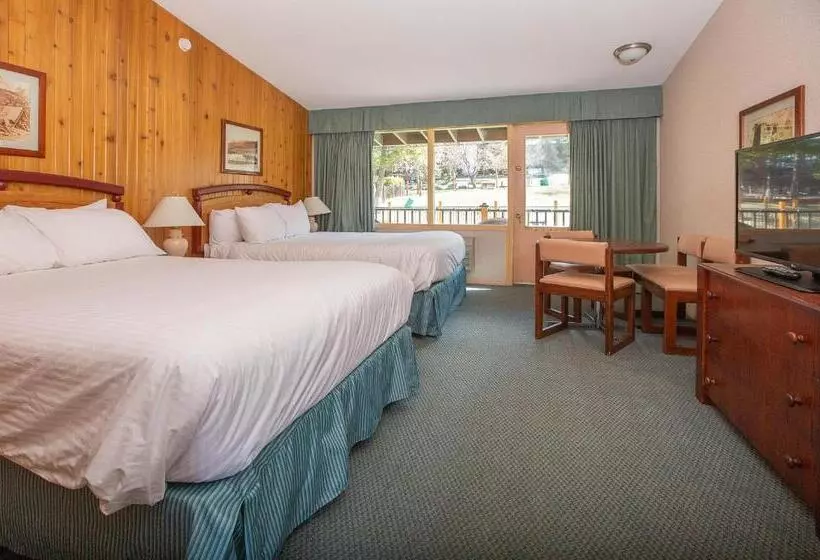 バルコニー付きスタンダードルーム, Fairmont Hot Springs Resort