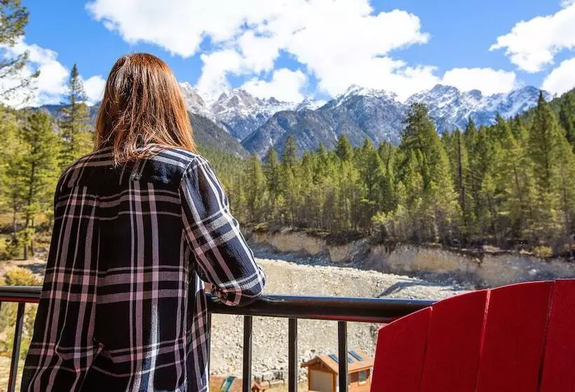 デラックスキャビン, Fairmont Hot Springs Resort