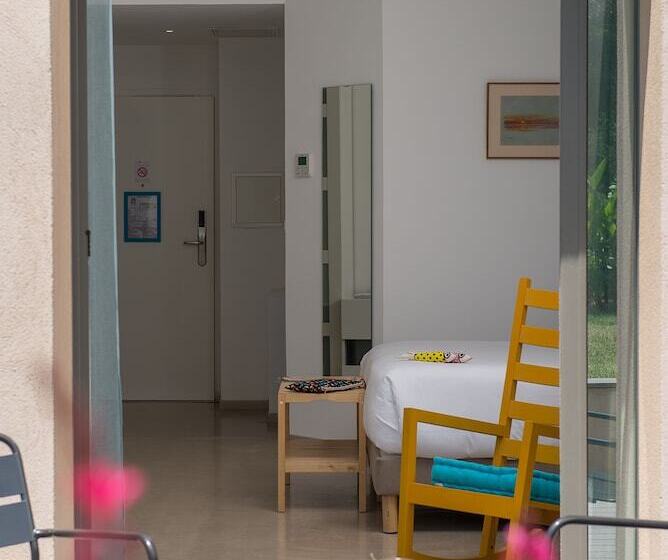 غرفة ديلوكس, 96