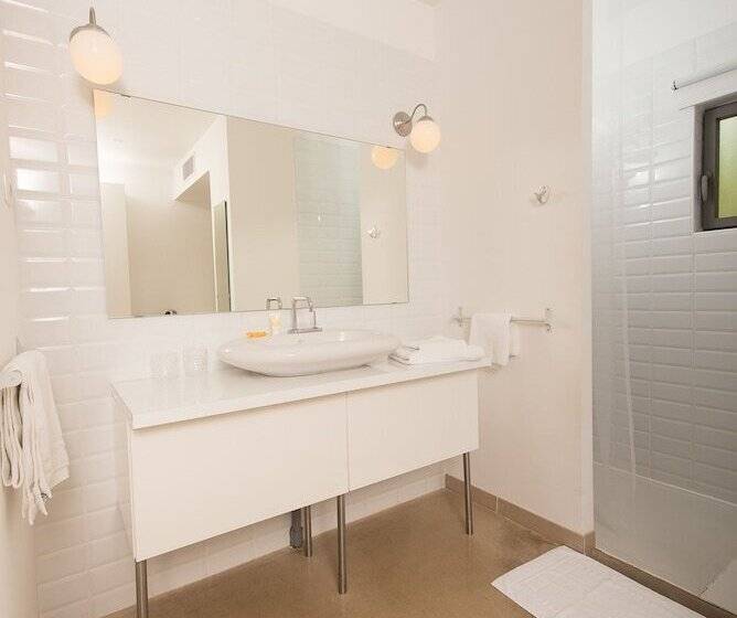 غرفة ديلوكس, 96