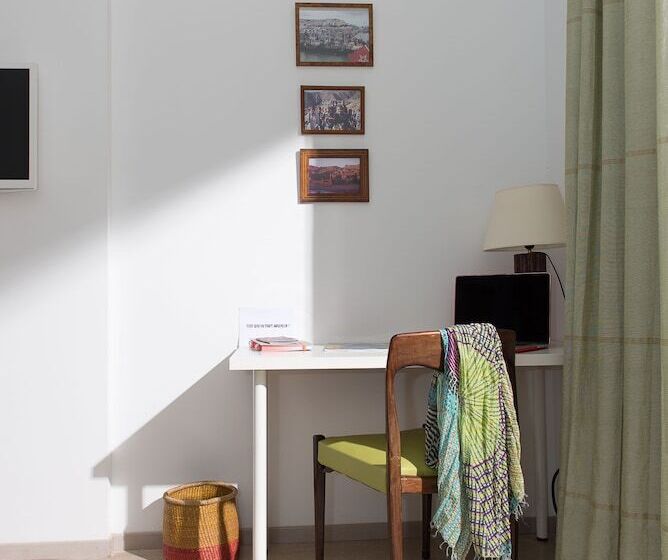 غرفة ديلوكس, 96