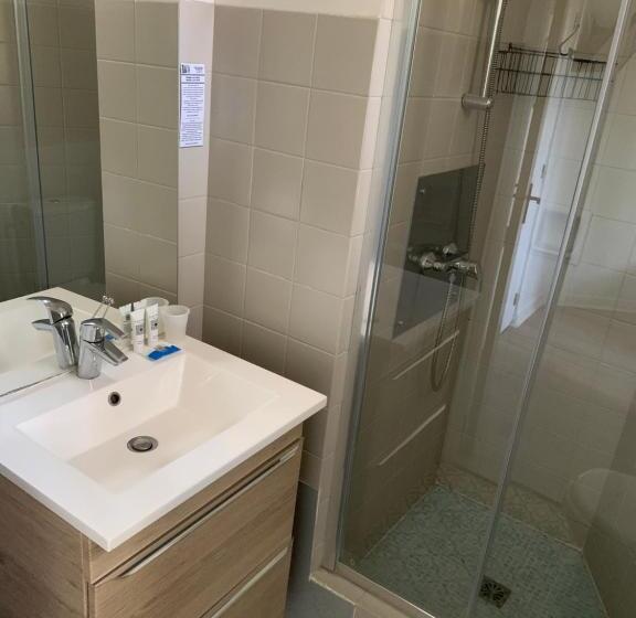 标准单人间, Alexandra Boutique