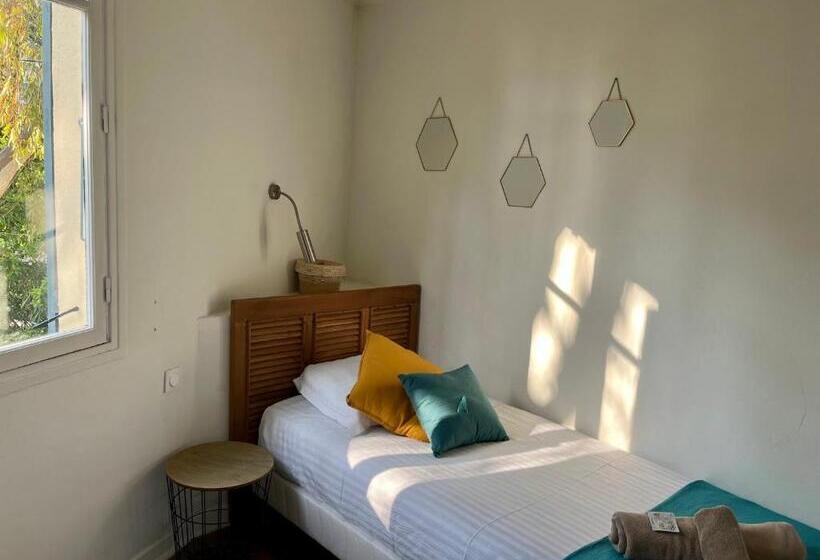 标准单人间, Alexandra Boutique