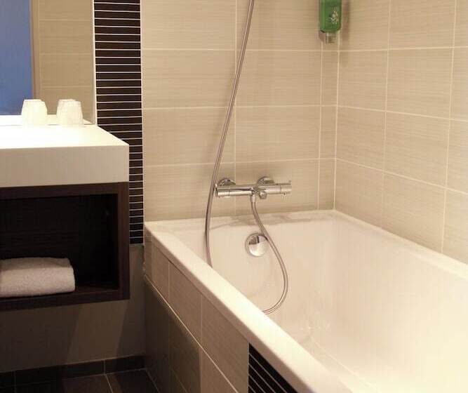 Номер Стандарт, Brit Hotel Vannes Theix