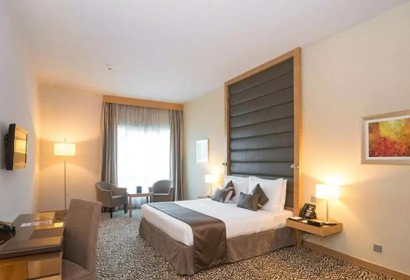 キングサイズベッドのスーペリアルーム, Copthorne Hotel Sharjah