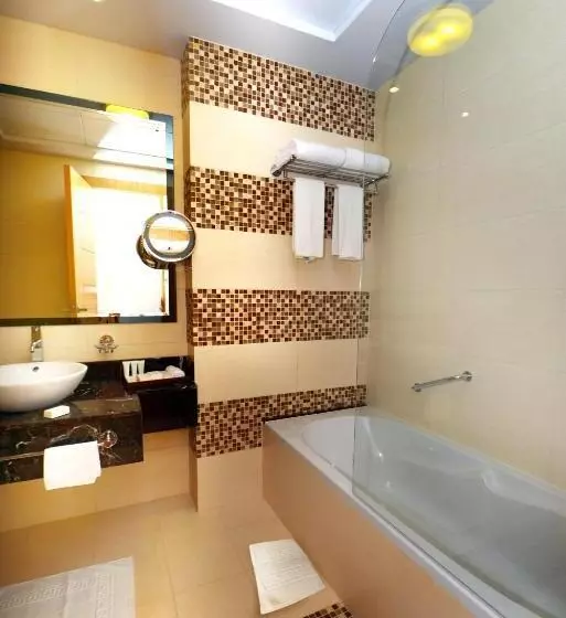 湖の見えるプレミアムルーム, Copthorne Hotel Sharjah