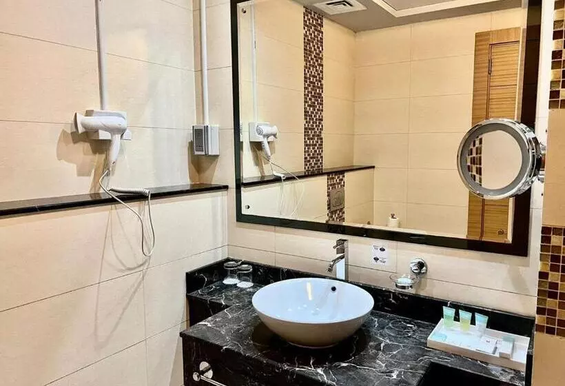 湖の見えるプレミアムルーム, Copthorne Hotel Sharjah