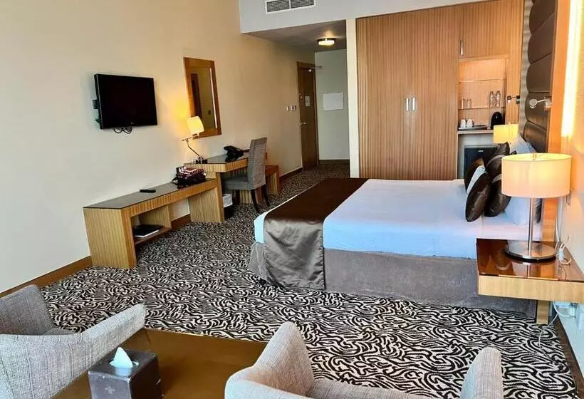 湖の見えるプレミアムルーム, Copthorne Hotel Sharjah