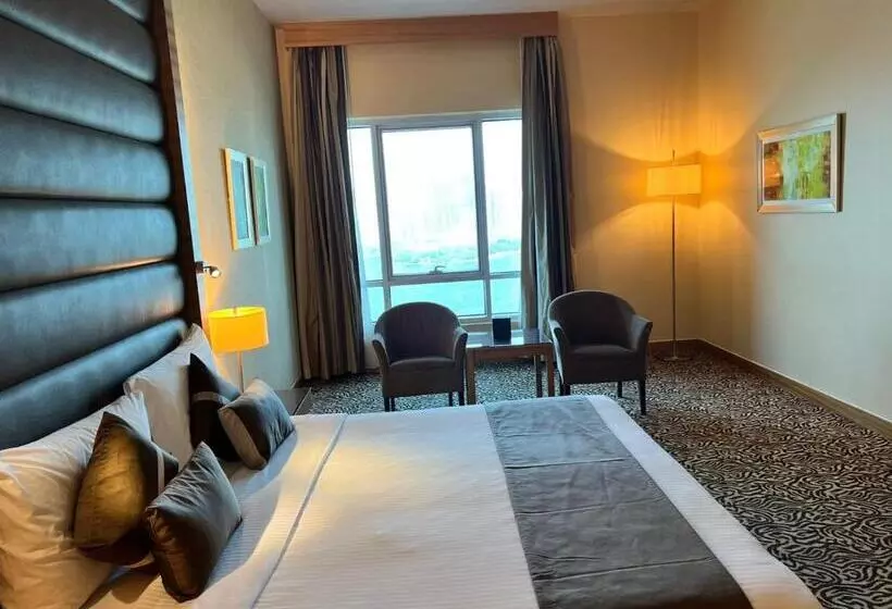 湖の見えるプレミアムルーム, Copthorne Hotel Sharjah