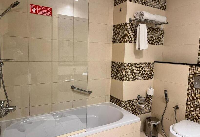 חדר סטנדרט, Copthorne Hotel Sharjah